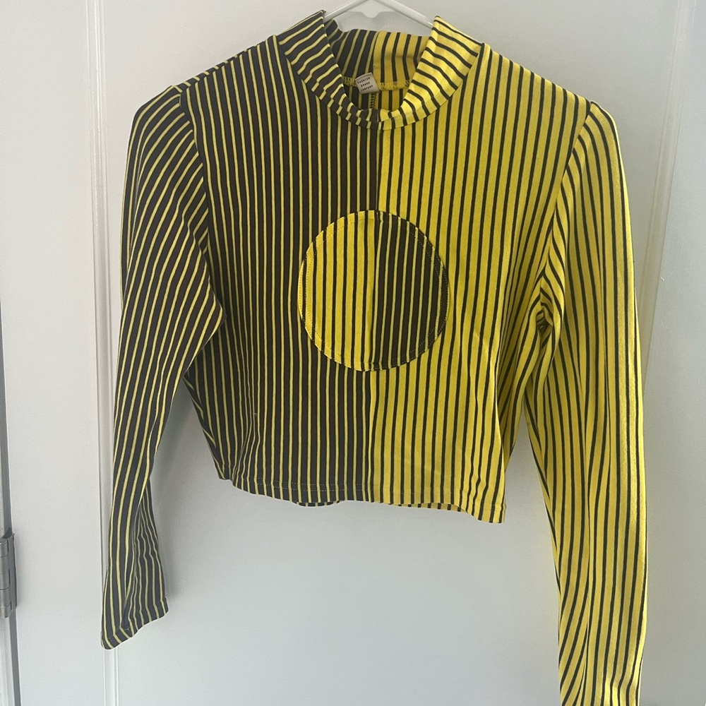 Fashion Brand Company yellow/back crop top